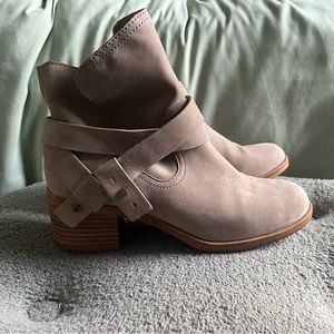 Tan ugg bootie
